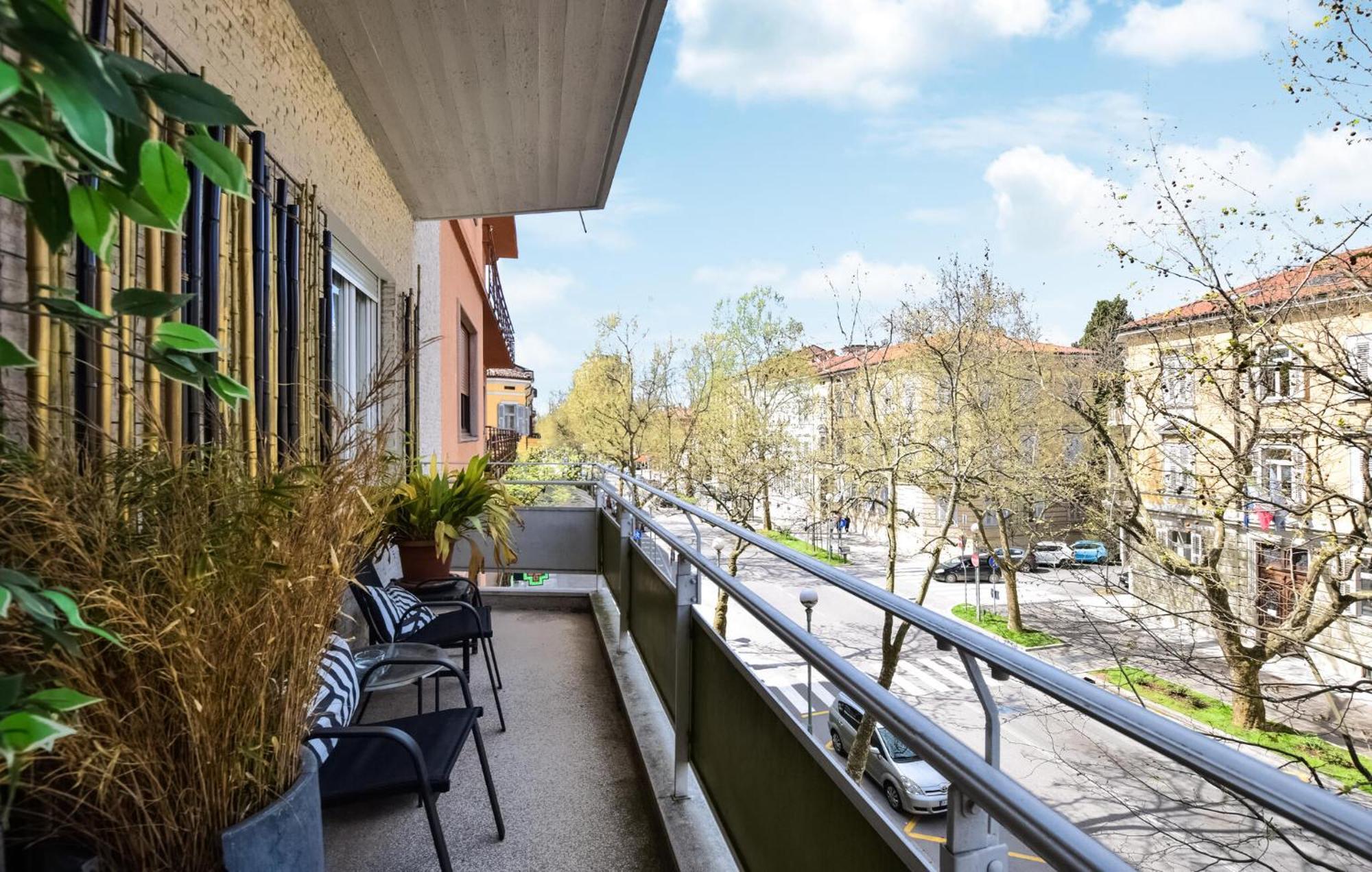 2 Bedroom Cozy Apartment In Гориция Экстерьер фото